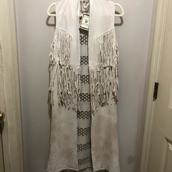 Paparazzi.Long faux suede Fringed vest - Picture 4 of 4